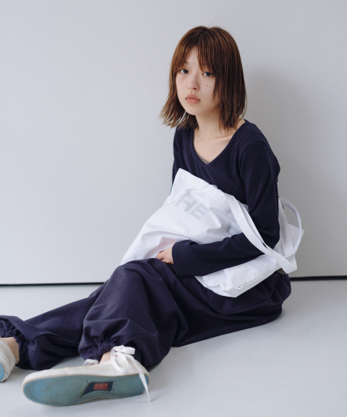 OHESHIO(オヘシオ)の「BASIC RIBBED V-NECK LONG SLEEVE, NAVY(Tシャツ/カットソー・レディース・その他・FREE)」の4枚目の写真
