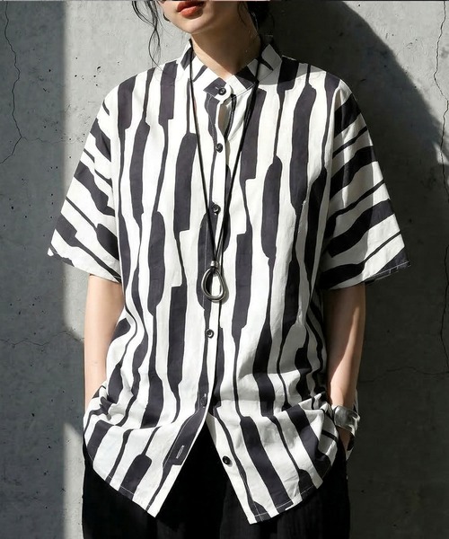 antiqua(アンティカ)の「綿100% ストライプ柄 シャツ(シャツ/ブラウス・レディース・ブラック/ベージュ・ONESIZE)」の1枚目の写真