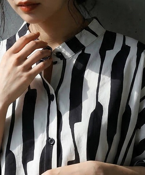antiqua(アンティカ)の「綿100% ストライプ柄 シャツ(シャツ/ブラウス・レディース・ブラック/ベージュ・ONESIZE)」の3枚目の写真