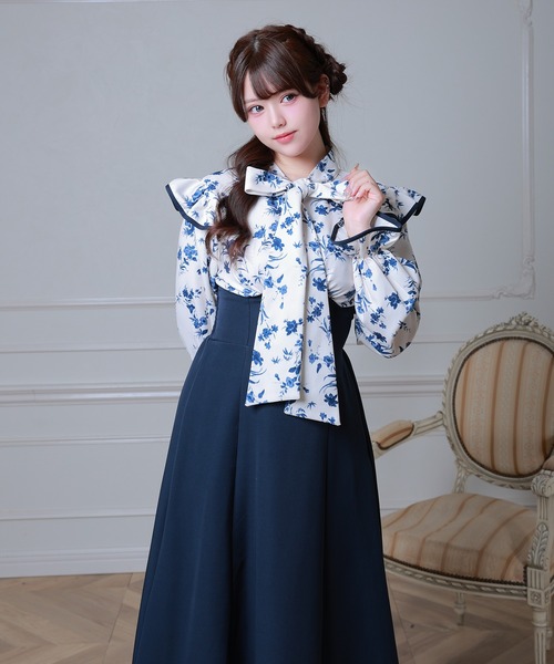 Anely(アネリー)の「花柄 ボウタイ リボン ドッキング ロング ワンピース(ワンピース・レディース・ブラック/チャコールグレー/ネイビー・FREE)」の3枚目の写真
