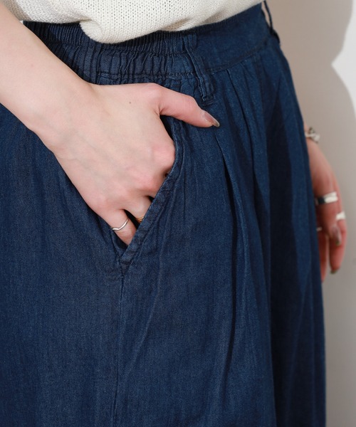 atONE（アットワン）の「エアリーデニム前タックワイドパンツ（デニムパンツ・レディース・ネイビー/ワンウォッシュ・M/L/LL/3L/4L）」の22枚目の写真