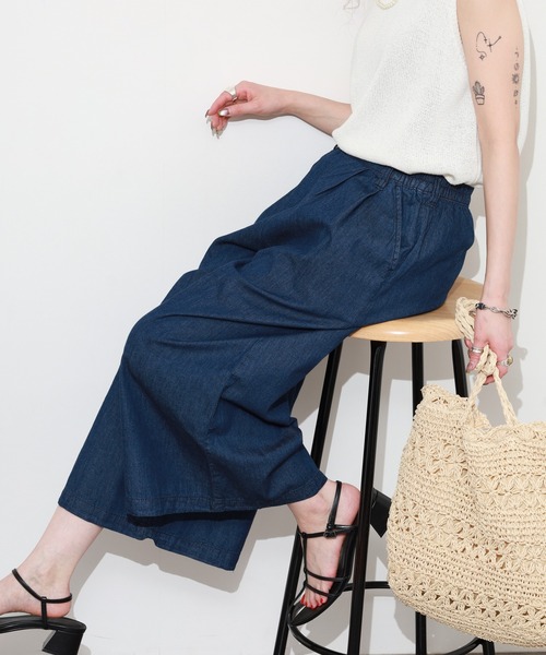 atONE（アットワン）の「エアリーデニム前タックワイドパンツ（デニムパンツ・レディース・ネイビー/ワンウォッシュ・M/L/LL/3L/4L）」の13枚目の写真