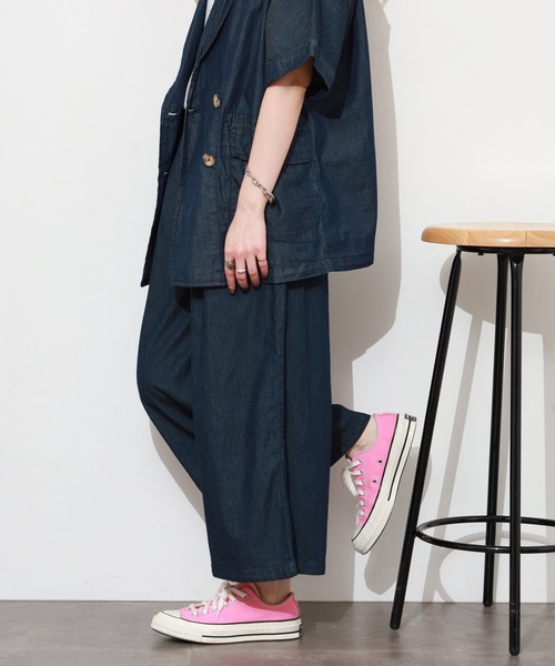 atONE（アットワン）の「エアリーデニム前タックワイドパンツ（デニムパンツ・レディース・ネイビー/ワンウォッシュ・M/L/LL/3L/4L）」の4枚目の写真