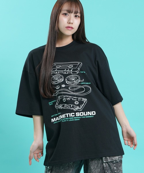 SIDEWAY STANCE(サイドウェイスタンス)の「【SIDEWAY STANCE】 グラフィック プリント 半袖 Tシャツ(Tシャツ/カットソー・メンズ・ホワイト/オートミール/ライトグレー系1/ライトグレー系3/ホワイト系3/パープル系2/ブラック系2/ホワイト系2/ホワイト系1/ホワイト系/ブラック/ブラック系3/ブラック系1/カーキ系/ブラック系・MEDIUM/SMALL/X-LARGE/LARGE)」の9枚目の写真