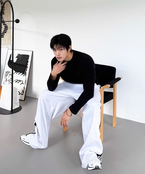 NOWLE(ノウル)の「【NOWLE】タイトフィット エッセンシャル クルーネック ボックス ロンT(Tシャツ/カットソー・メンズ・グレー/ブラック・X-LARGE/LARGE/MEDIUM/SMALL)」の16枚目の写真