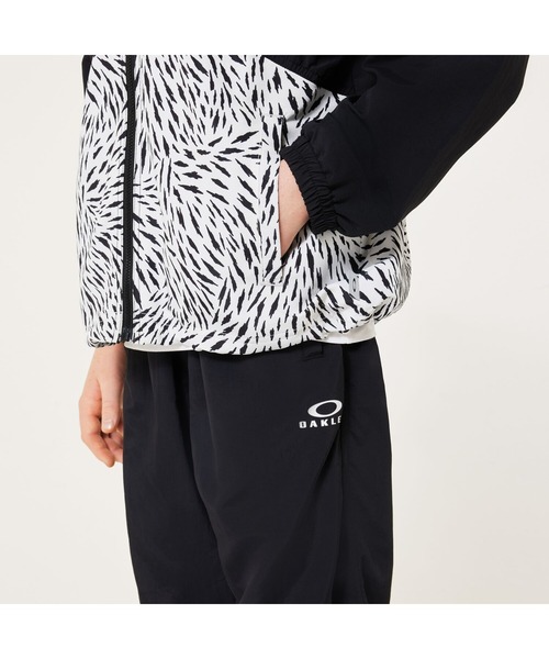OAKLEY(オークリー)の「オークリーYTR WIND BLOCK JKT 9.0/ジャケット/キッズ・ユースコレクション/OAKLEY(ナイロンジャケット・キッズ・ブラック・S/M/L)」の6枚目の写真