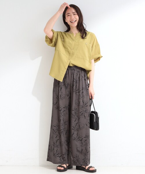 SHOO・LA・RUE(シューラルー)の「【洗濯機可/S-LL】大人の抜け感 ゆるっと5分袖シャツ(シャツ/ブラウス・レディース・ネイビー/ライトオレンジ系/ナチュラル/チャコールグレー/イエロー系その他/ブラウン系その他・04/03/02/01)」の13枚目の写真
