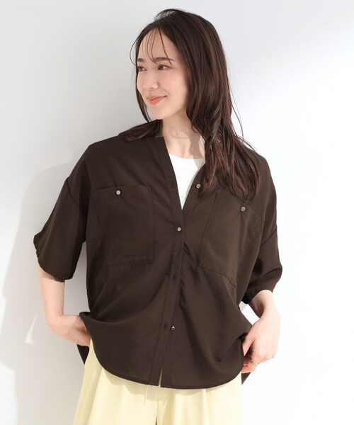 SHOO・LA・RUE(シューラルー)の「【洗濯機可/S-LL】大人の抜け感 ゆるっと5分袖シャツ(シャツ/ブラウス・レディース・ネイビー/ライトオレンジ系/ナチュラル/チャコールグレー/イエロー系その他/ブラウン系その他・04/03/02/01)」の15枚目の写真