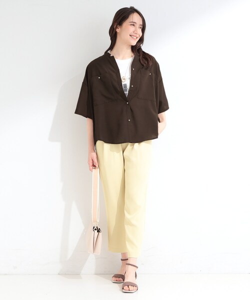 SHOO・LA・RUE（シューラルー）の「【洗濯機可/S-LL】大人の抜け感 ゆるっと5分袖シャツ（シャツ/ブラウス・レディース・ネイビー/ライトオレンジ系/ナチュラル/チャコールグレー/イエロー系その他/ブラウン系その他・04/03/02/01）」の8枚目の写真
