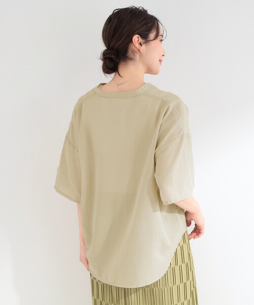 SHOO・LA・RUE（シューラルー）の「【洗濯機可/S-LL】大人の抜け感 ゆるっと5分袖シャツ（シャツ/ブラウス・レディース・ネイビー/ライトオレンジ系/ナチュラル/チャコールグレー/イエロー系その他/ブラウン系その他・04/03/02/01）」の11枚目の写真