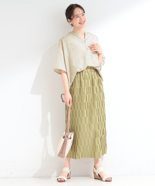 SHOO・LA・RUE（シューラルー）の「【洗濯機可/S-LL】大人の抜け感 ゆるっと5分袖シャツ（シャツ/ブラウス・レディース・ネイビー/ライトオレンジ系/ナチュラル/チャコールグレー/イエロー系その他/ブラウン系その他・04/03/02/01）」の12枚目の写真