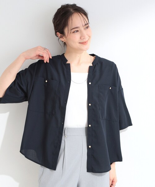 SHOO・LA・RUE（シューラルー）の「【洗濯機可/S-LL】大人の抜け感 ゆるっと5分袖シャツ（シャツ/ブラウス・レディース・ネイビー/ライトオレンジ系/ナチュラル/チャコールグレー/イエロー系その他/ブラウン系その他・04/03/02/01）」の19枚目の写真