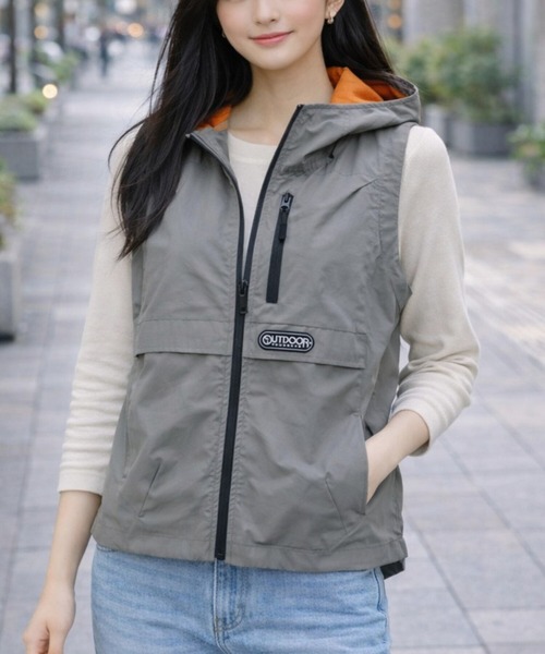 OUTDOOR PRODUCTS(アウトドアプロダクツ)の「OUTDOOR UV フード付きライトベスト(ベスト・レディース・カーキ/ブラック・LARGE/LL/3L/MEDIUM)」の6枚目の写真