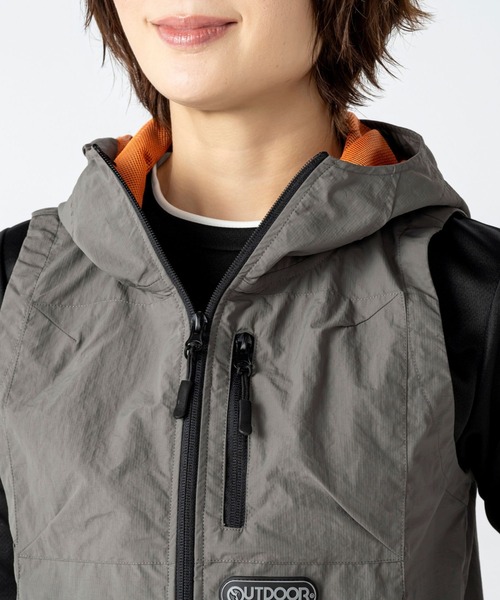 OUTDOOR PRODUCTS(アウトドアプロダクツ)の「OUTDOOR UV フード付きライトベスト(ベスト・レディース・カーキ/ブラック・LARGE/LL/3L/MEDIUM)」の9枚目の写真
