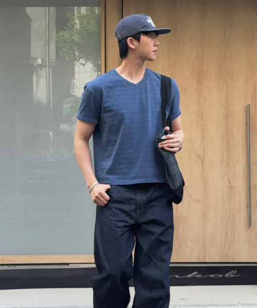 INTEMPOMOOD(インテンポムード)の「ミュートストライプVネックTシャツ : 2カラー(Tシャツ/カットソー・メンズ・ネイビー/チャコール・MEDIUM/LARGE/X-LARGE)」の7枚目の写真