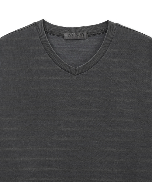 INTEMPOMOOD(インテンポムード)の「ミュートストライプVネックTシャツ : 2カラー(Tシャツ/カットソー・メンズ・ネイビー/チャコール・MEDIUM/LARGE/X-LARGE)」の12枚目の写真