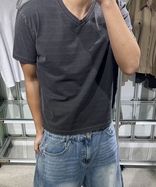 INTEMPOMOOD(インテンポムード)の「ミュートストライプVネックTシャツ : 2カラー(Tシャツ/カットソー・メンズ・ネイビー/チャコール・MEDIUM/LARGE/X-LARGE)」の18枚目の写真