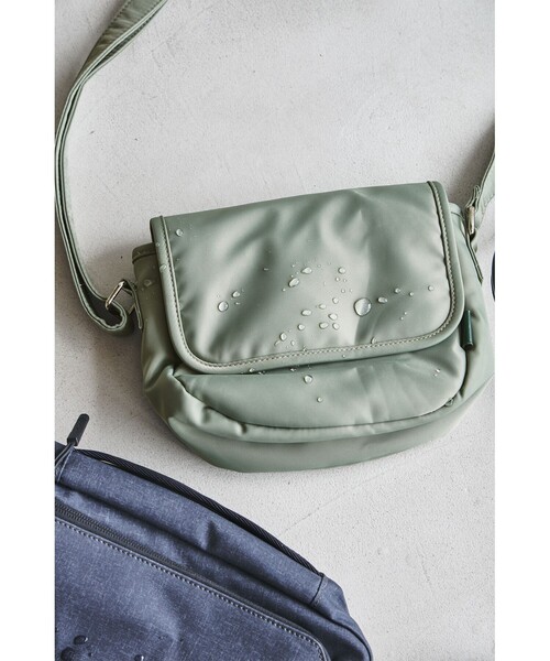 green label relaxing(グリーンレーベルリラクシング)の「EVERY フラップ ショルダーバッグ -撥水-(ショルダーバッグ・メンズ・ライム/ブラック・FREE)」の2枚目の写真