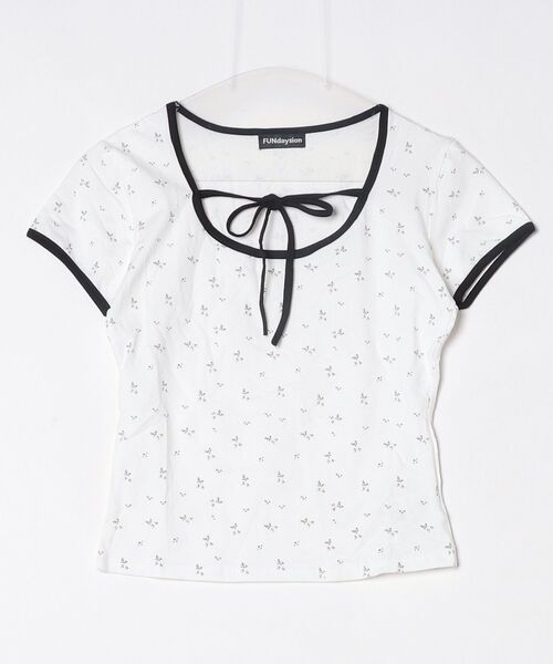 FUNdaysion(ファンデイション)の「小花柄リボンデザイントップス(Tシャツ/カットソー・レディース・ホワイト・M)」の8枚目の写真