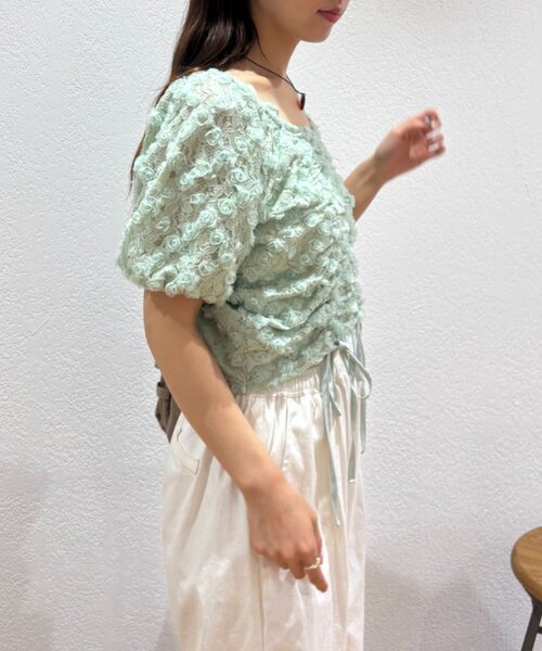 w closet(ダブルクローゼット)の「フラワーレースドロストブラウス 夏服(シャツ/ブラウス・レディース・グリーン/オフホワイト/ブラック・FREE)」の8枚目の写真