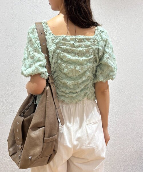 w closet(ダブルクローゼット)の「フラワーレースドロストブラウス 夏服(シャツ/ブラウス・レディース・グリーン/オフホワイト/ブラック・FREE)」の7枚目の写真