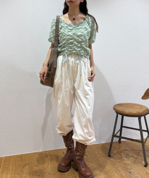 w closet(ダブルクローゼット)の「フラワーレースドロストブラウス 夏服(シャツ/ブラウス・レディース・グリーン/オフホワイト/ブラック・FREE)」の6枚目の写真