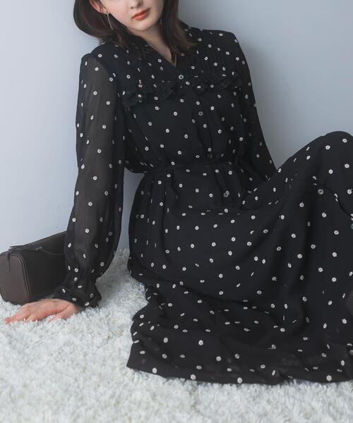 URBAN RESEARCH ROSSO WOMEN(アーバンリサーチ ロッソ)の「『WEB限定』フラワー刺繍ピンタックフリルワンピース(ワンピース・レディース・ブラック・FREE)」の1枚目の写真