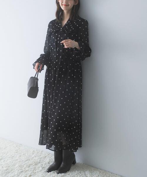 URBAN RESEARCH ROSSO WOMEN(アーバンリサーチ ロッソ)の「『WEB限定』フラワー刺繍ピンタックフリルワンピース(ワンピース・レディース・ブラック・FREE)」の4枚目の写真
