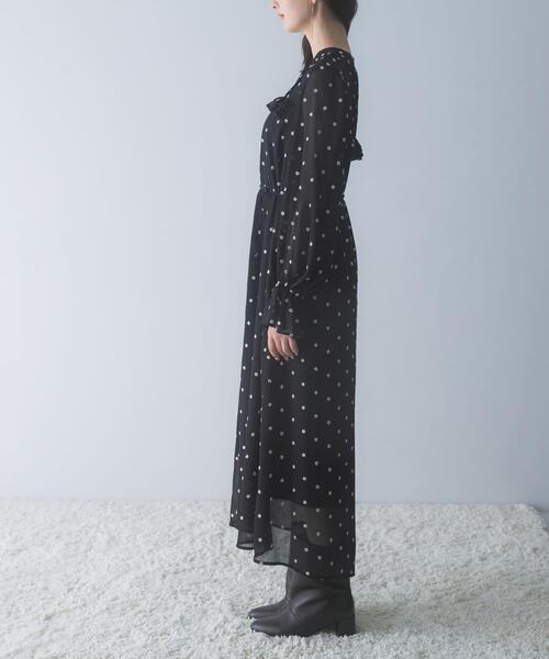 URBAN RESEARCH ROSSO WOMEN(アーバンリサーチ ロッソ)の「『WEB限定』フラワー刺繍ピンタックフリルワンピース(ワンピース・レディース・ブラック・FREE)」の7枚目の写真