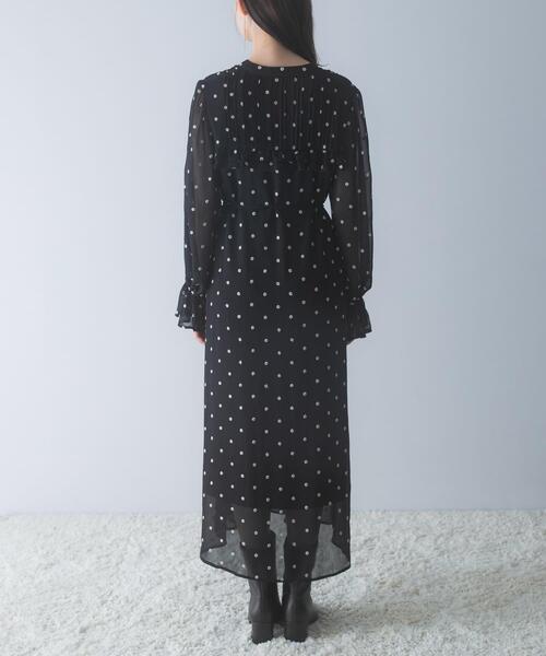 URBAN RESEARCH ROSSO WOMEN(アーバンリサーチ ロッソ)の「『WEB限定』フラワー刺繍ピンタックフリルワンピース(ワンピース・レディース・ブラック・FREE)」の8枚目の写真