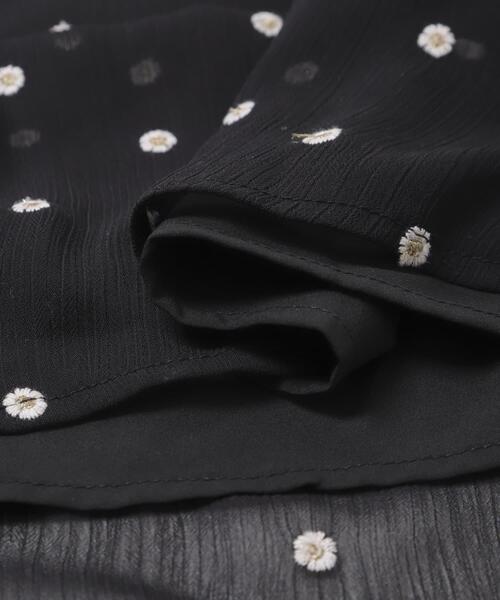 URBAN RESEARCH ROSSO WOMEN(アーバンリサーチ ロッソ)の「『WEB限定』フラワー刺繍ピンタックフリルワンピース(ワンピース・レディース・ブラック・FREE)」の14枚目の写真