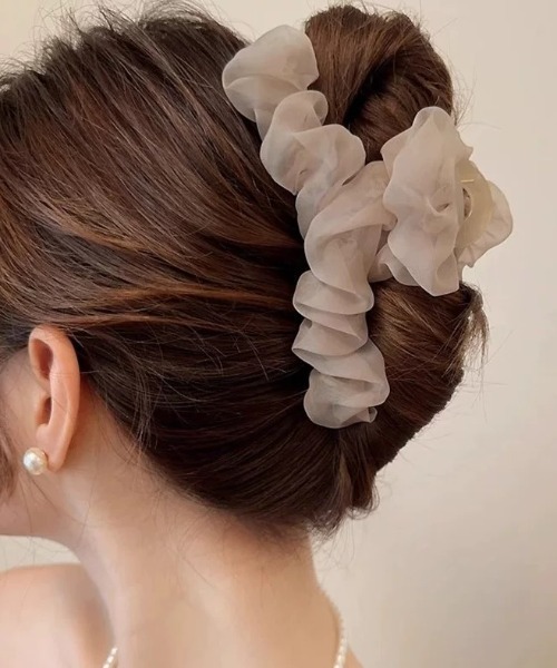 E&C closet…(イーアンドシークローゼット)の「シフォンバンスクリップ(バレッタ/ヘアクリップ・レディース・ベージュ/ブラック/ホワイト・FREE)」の3枚目の写真