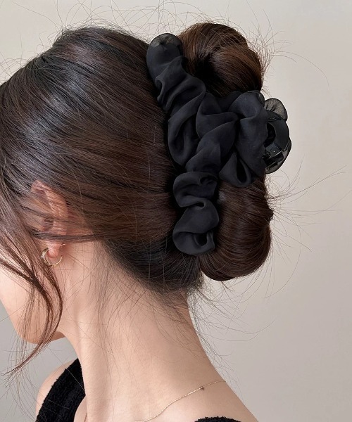 E&C closet…(イーアンドシークローゼット)の「シフォンバンスクリップ(バレッタ/ヘアクリップ・レディース・ベージュ/ブラック/ホワイト・FREE)」の2枚目の写真