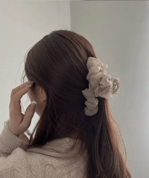 E&C closet…(イーアンドシークローゼット)の「シフォンバンスクリップ(バレッタ/ヘアクリップ・レディース・ベージュ/ブラック/ホワイト・FREE)」の8枚目の写真
