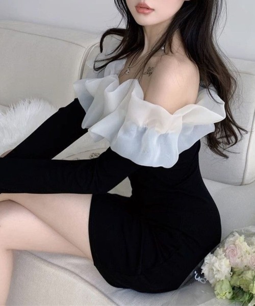 Jasmine Grandiflorum（ジャスミングランディフローラム）の「【Jasmine】配色フリルオフショルミニワンピース（ドレス・レディース・ブラック・FREE）」の4枚目の写真