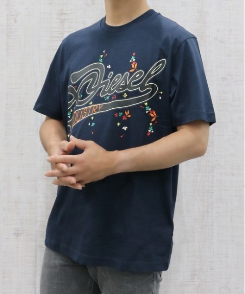 DIESEL（ディーゼル）の「メンズ Tシャツ T-JUST-FIORI（Tシャツ/カットソー・メンズ・ホワイト/ネイビー/ブラック・X-LARGE/SMALL/LARGE/MEDIUM）」の8枚目の写真