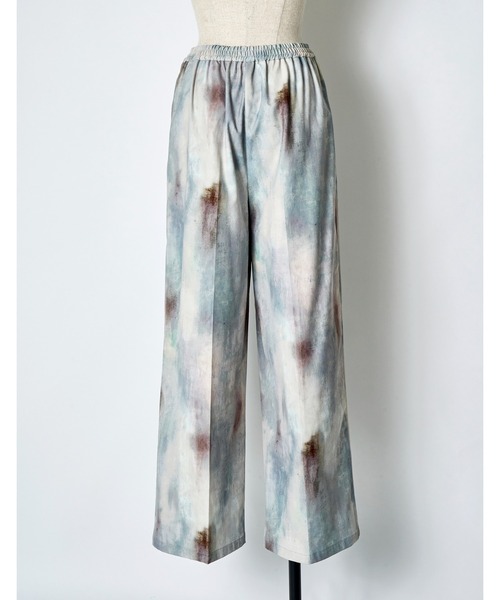 RUMCHE(ラムシェ)の「Soapstone Trousers / ソープストーンパンツ(その他パンツ・レディース・ライトグレー・SMALL/MEDIUM)」の4枚目の写真