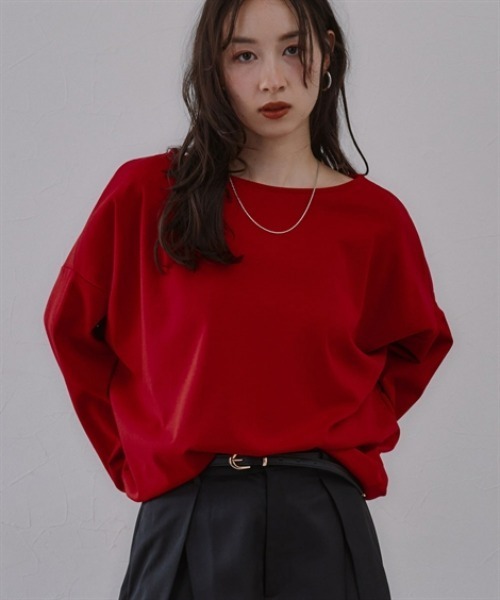 Soiunique（スワユニーク）の「ポンチ素材ボートネックコクーンシルエット長袖Ｔシャツ［Soiunique］（Tシャツ/カットソー・レディース・レッド/グレイッシュベージュ/ブラック/アイボリー・M/L/LL）」の4枚目の写真
