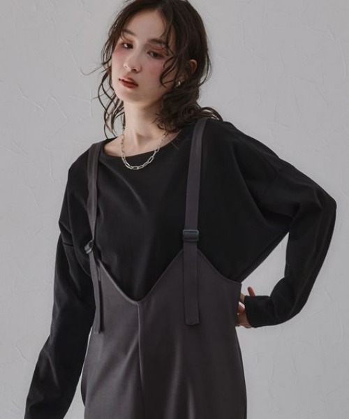 Soiunique（スワユニーク）の「ポンチ素材ボートネックコクーンシルエット長袖Ｔシャツ［Soiunique］（Tシャツ/カットソー・レディース・レッド/グレイッシュベージュ/ブラック/アイボリー・M/L/LL）」の6枚目の写真