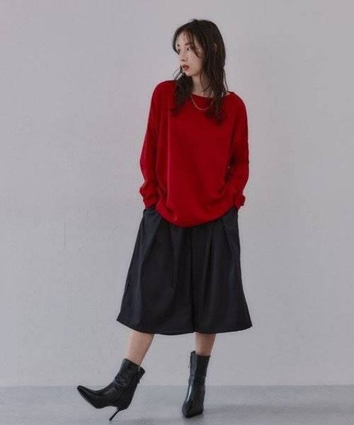 Soiunique（スワユニーク）の「ポンチ素材ボートネックコクーンシルエット長袖Ｔシャツ［Soiunique］（Tシャツ/カットソー・レディース・レッド/グレイッシュベージュ/ブラック/アイボリー・M/L/LL）」の10枚目の写真