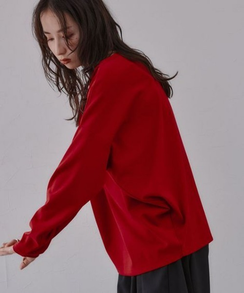 Soiunique（スワユニーク）の「ポンチ素材ボートネックコクーンシルエット長袖Ｔシャツ［Soiunique］（Tシャツ/カットソー・レディース・レッド/グレイッシュベージュ/ブラック/アイボリー・M/L/LL）」の11枚目の写真