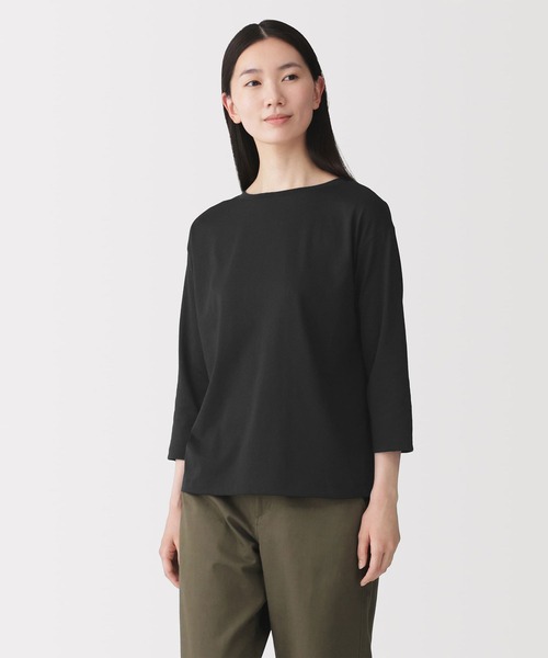 無印良品(ムジルシリョウヒン)の「婦人 天竺編みボートネック七分袖Tシャツ(Tシャツ/カットソー・レディース・ダークグレー/ブラック/オレンジ系/クリーム/ホワイト/ライトグリーン・S/M/L/XL/XXL)」の2枚目の写真