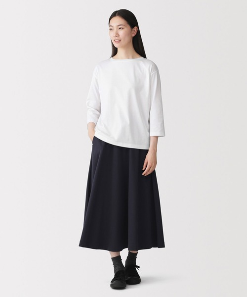 無印良品(ムジルシリョウヒン)の「婦人 天竺編みボートネック七分袖Tシャツ(Tシャツ/カットソー・レディース・ダークグレー/ブラック/オレンジ系/クリーム/ホワイト/ライトグリーン・S/M/L/XL/XXL)」の7枚目の写真