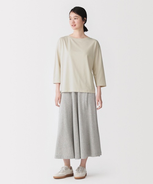 無印良品(ムジルシリョウヒン)の「婦人 天竺編みボートネック七分袖Tシャツ(Tシャツ/カットソー・レディース・ダークグレー/ブラック/オレンジ系/クリーム/ホワイト/ライトグリーン・S/M/L/XL/XXL)」の20枚目の写真
