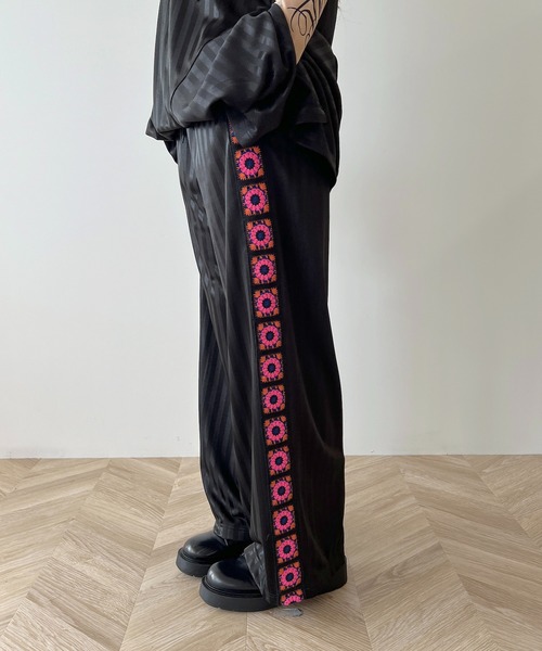 anna sui nyc(アナ スイ エヌ ワイ シー)の「クロシェトラックパンツ(その他パンツ・レディース・オレンジ/ブラック/サックスブルー・FREE)」の5枚目の写真