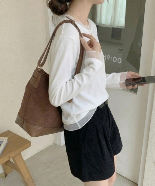 Ritzy(リッツィー)の「クルーネック・長袖シアーレイヤードカットソー(Tシャツ/カットソー・レディース・ブラック/グレー/ホワイト・LARGE/MEDIUM)」の6枚目の写真