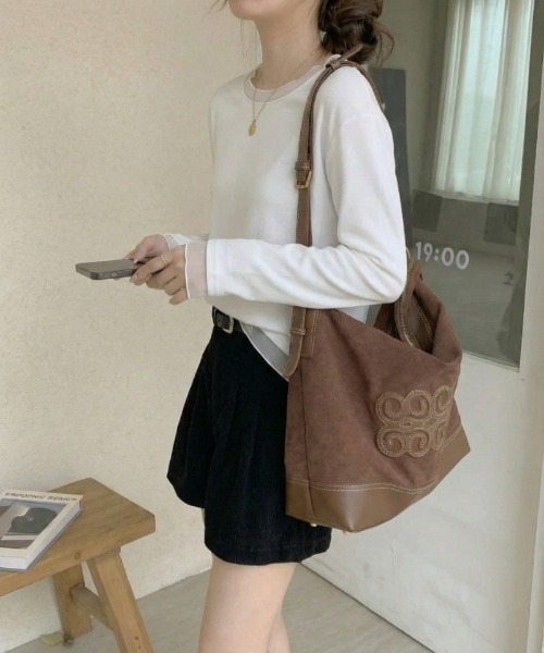 Ritzy(リッツィー)の「クルーネック・長袖シアーレイヤードカットソー(Tシャツ/カットソー・レディース・ブラック/グレー/ホワイト・LARGE/MEDIUM)」の9枚目の写真