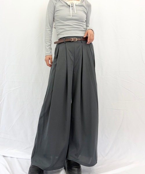 Alite cloth(アリーテクロス)の「タックワイドパンツ(スラックス・レディース・ブラウン/ブラック/グレー・S/L/M)」の1枚目の写真