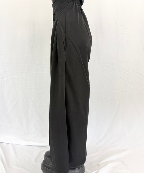 Alite cloth(アリーテクロス)の「タックワイドパンツ(スラックス・レディース・ブラウン/ブラック/グレー・S/L/M)」の8枚目の写真