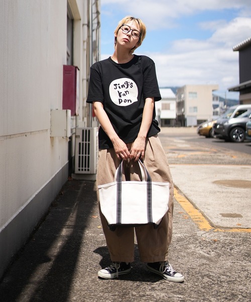 SOLAMONAT(ソラモナ)の「サラリト天竺 プリントTシャツ(JINGIS)(Tシャツ/カットソー・レディース・レッド/ホワイト×ブラック/ブラック・FREE)」の2枚目の写真